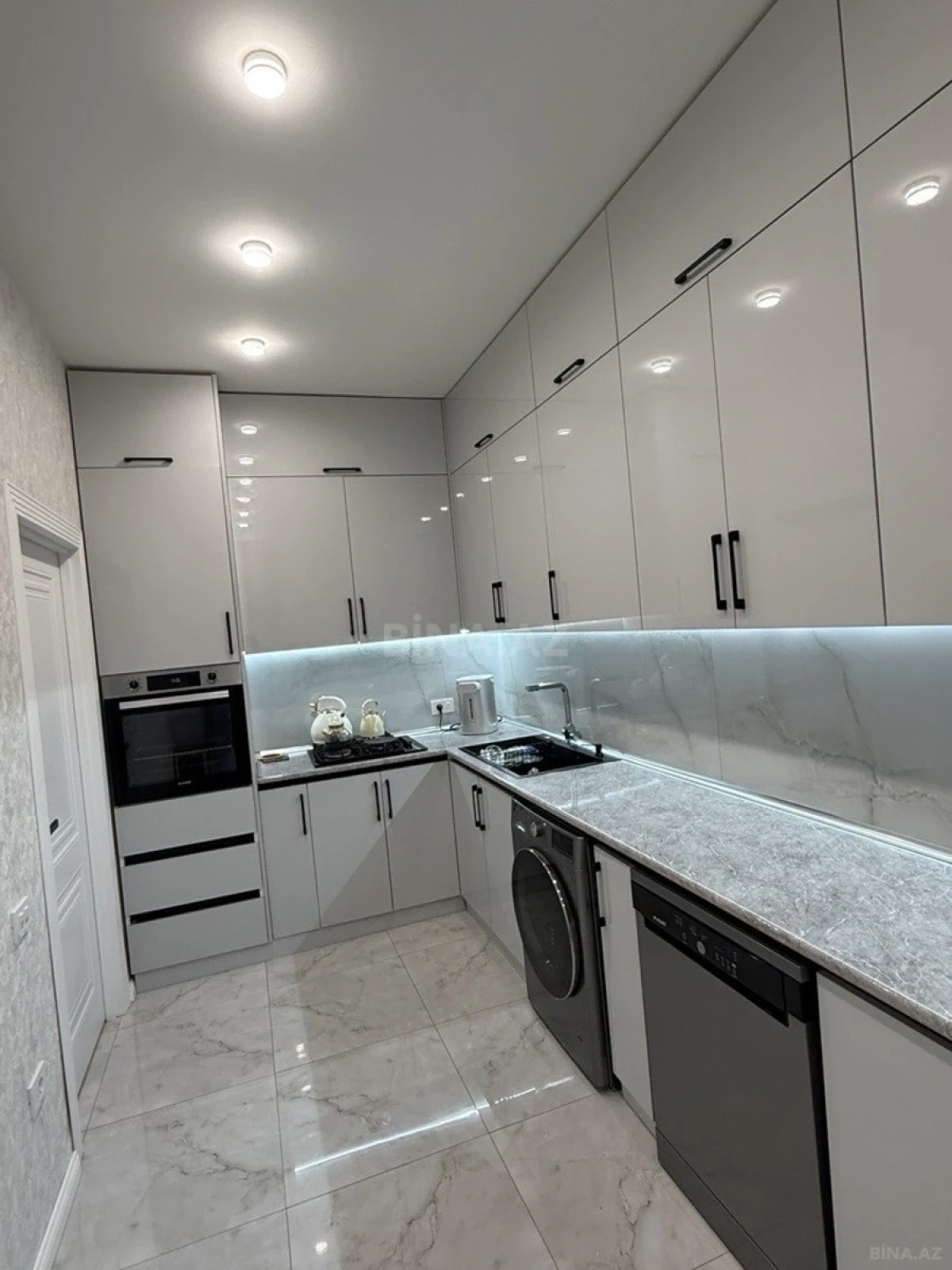 Satılır 2 otaqlı mənzil 64.9 m²