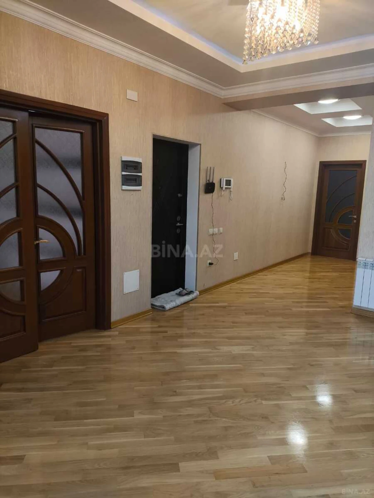 Kirayə verilir 3 otaqlı mənzil 180 m²