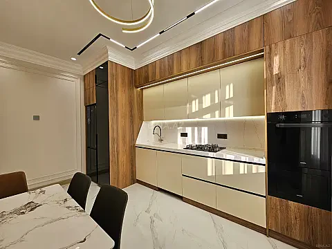 Satılır 2 otaqlı mənzil 83 m²