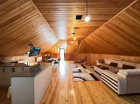 Satılır 9 otaqlı həyət evi 700 m²