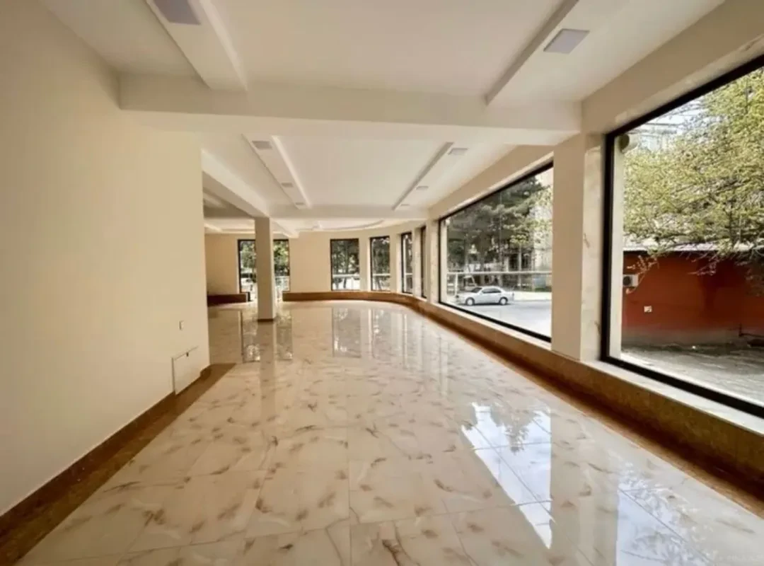 Satılır 9 otaqlı həyət evi 700 m²