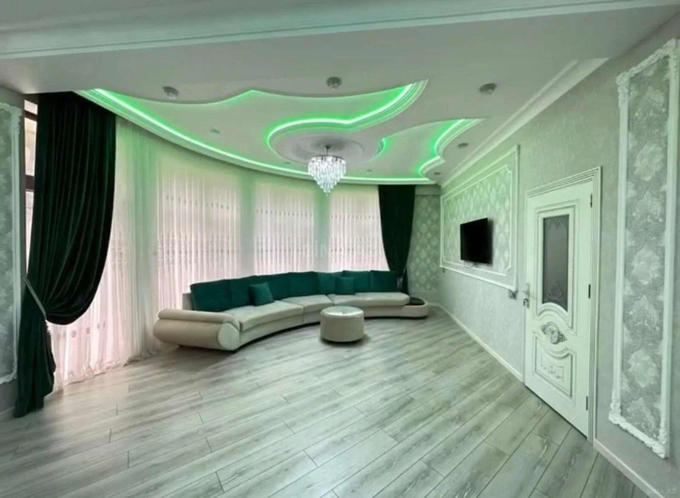 Satılır 9 otaqlı həyət evi 700 m²