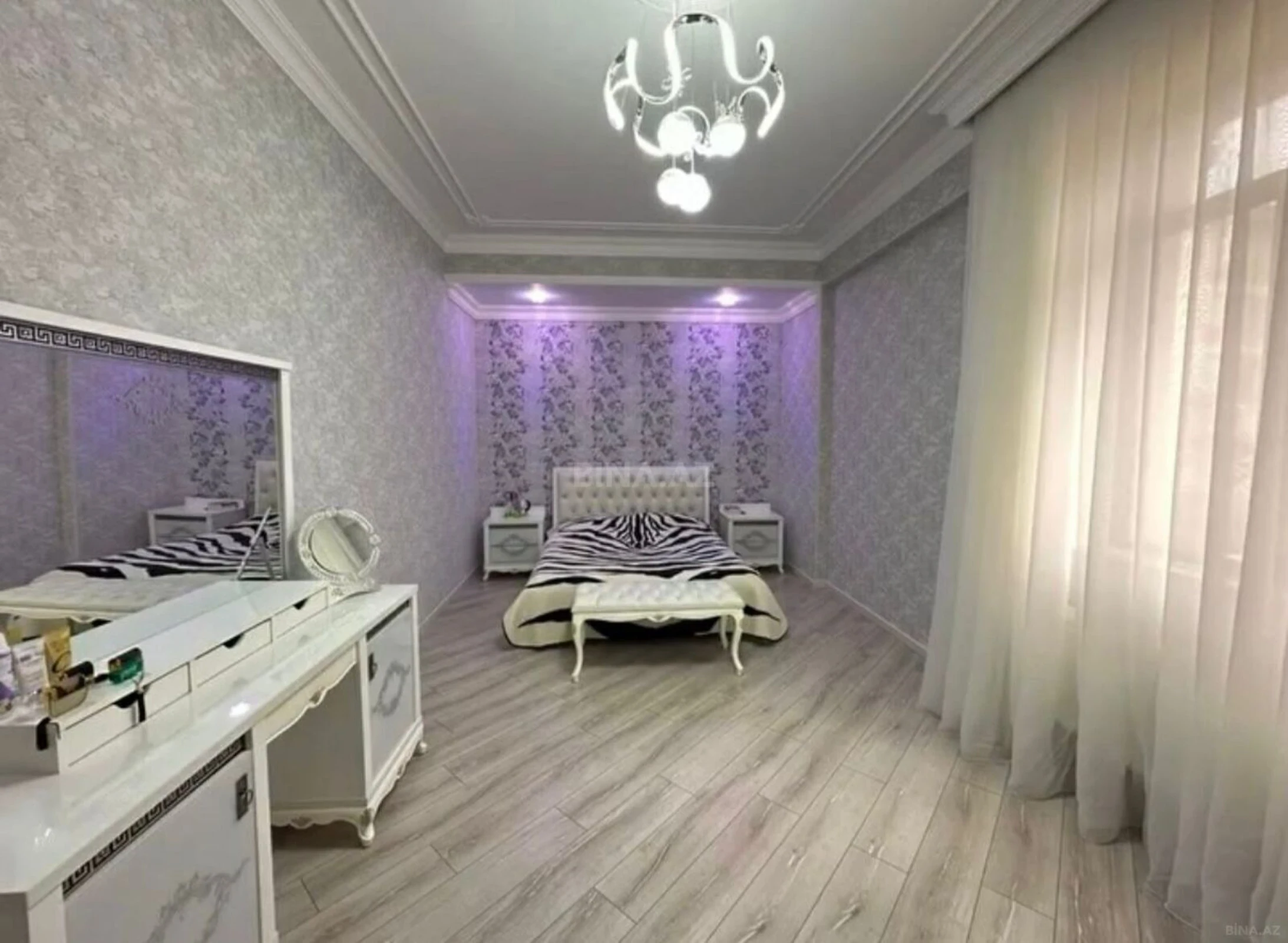 Satılır 9 otaqlı həyət evi 700 m²