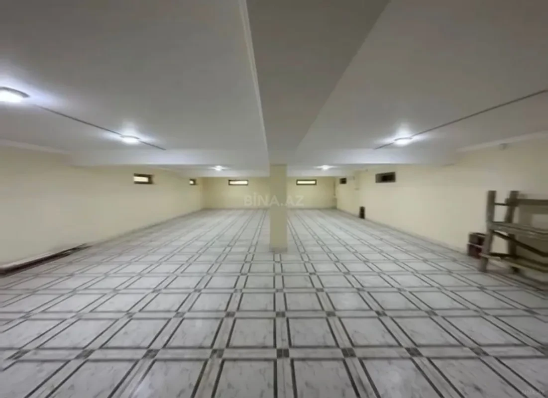 Satılır 9 otaqlı həyət evi 700 m²