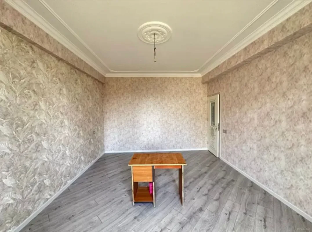 Satılır 9 otaqlı həyət evi 700 m²