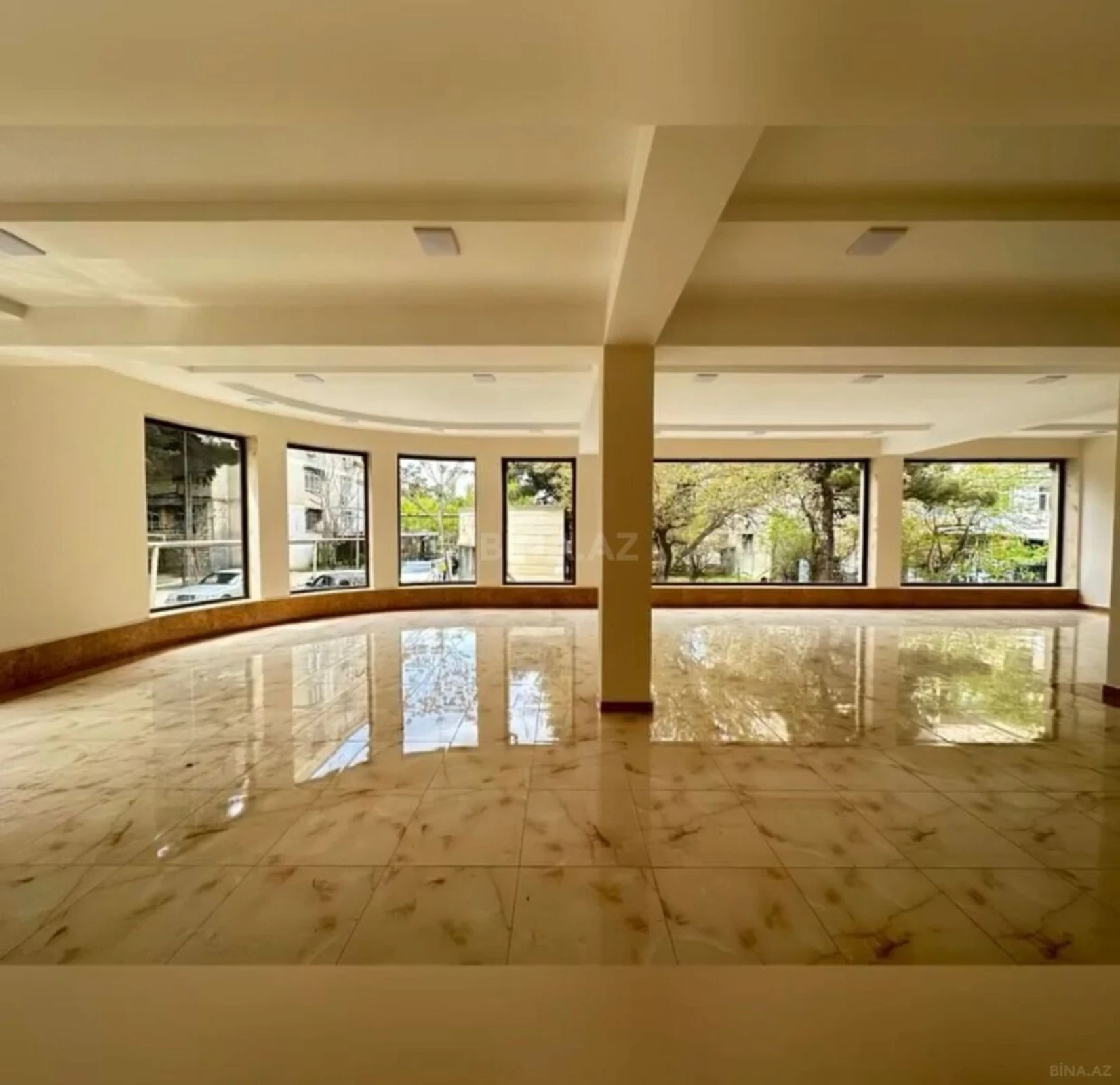 Satılır 9 otaqlı həyət evi 700 m²