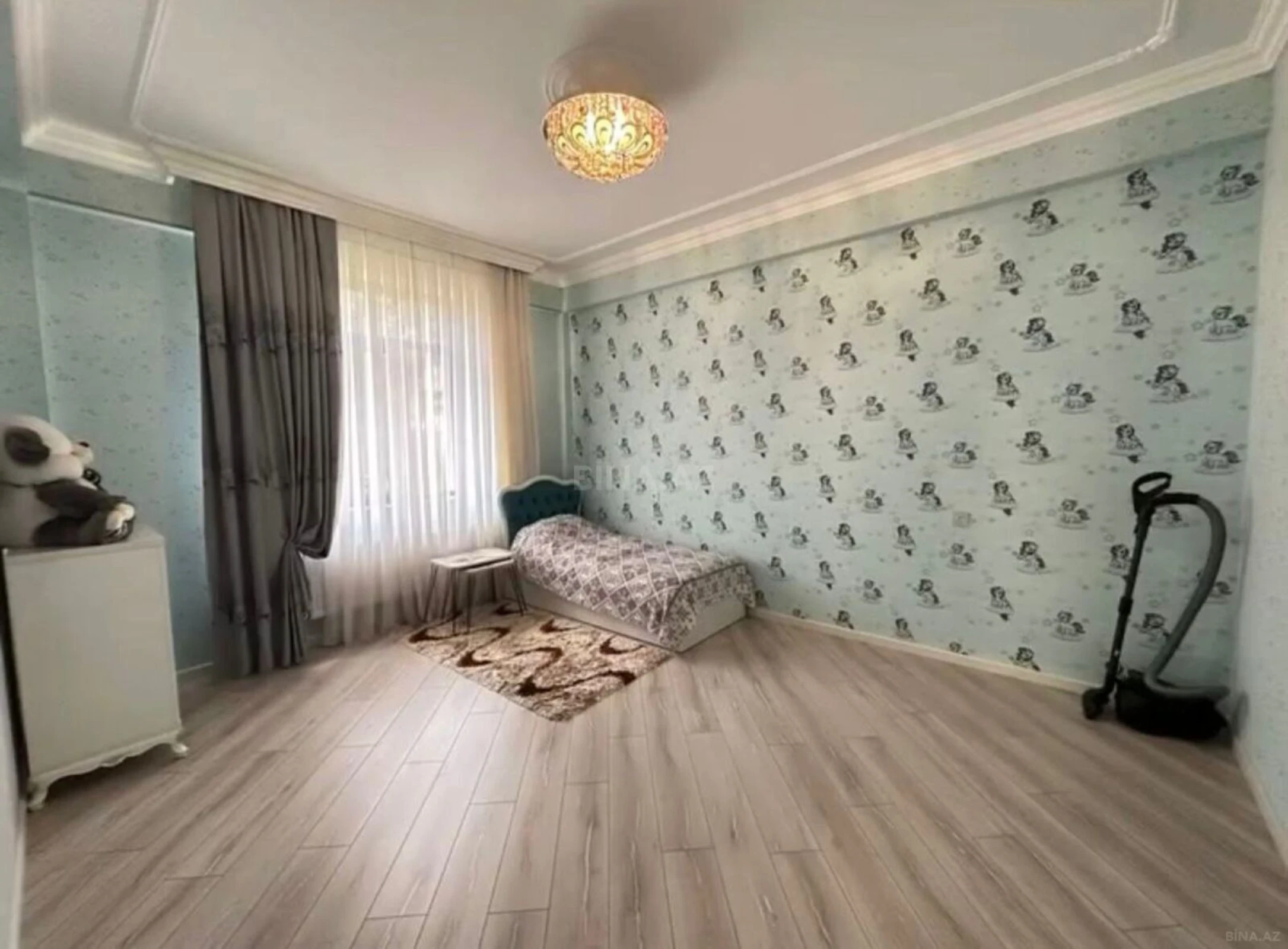 Satılır 9 otaqlı həyət evi 700 m²