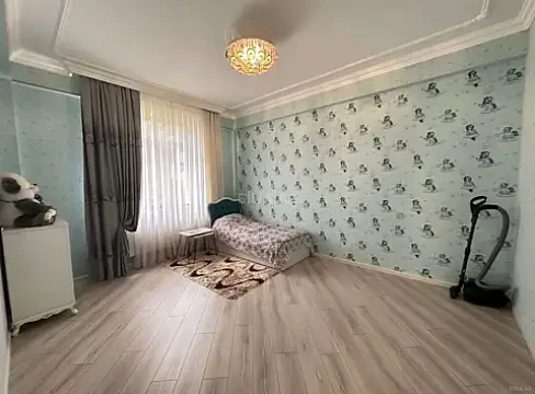 Satılır 9 otaqlı həyət evi 700 m²