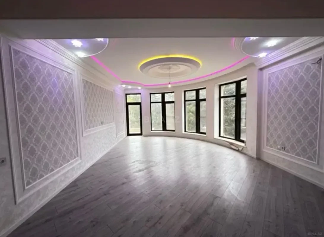 Satılır 9 otaqlı həyət evi 700 m²
