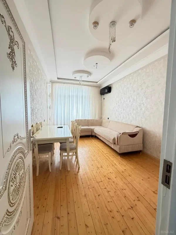 Kirayə verilir 2 otaqlı mənzil 62 m²