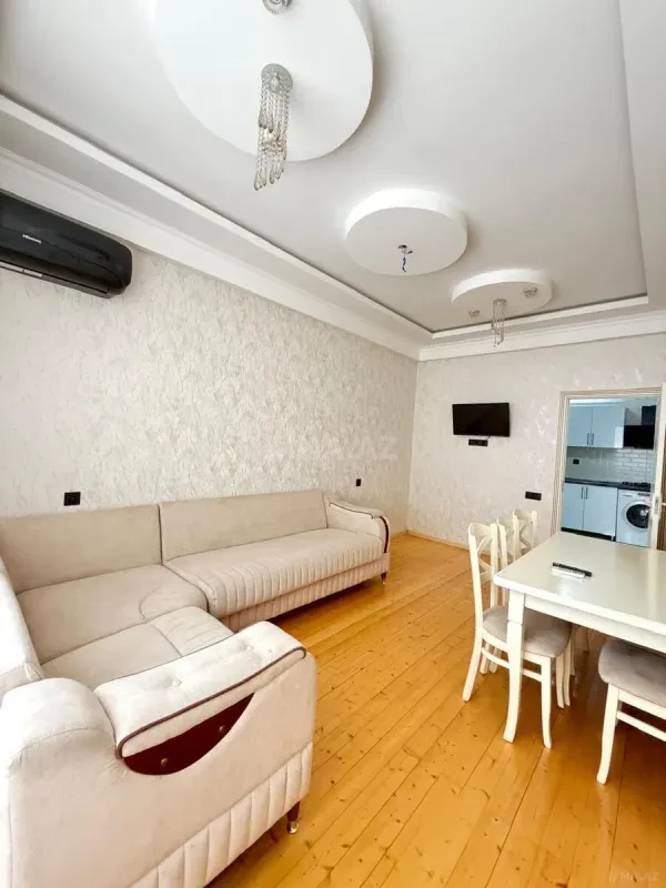 Kirayə verilir 2 otaqlı mənzil 62 m²