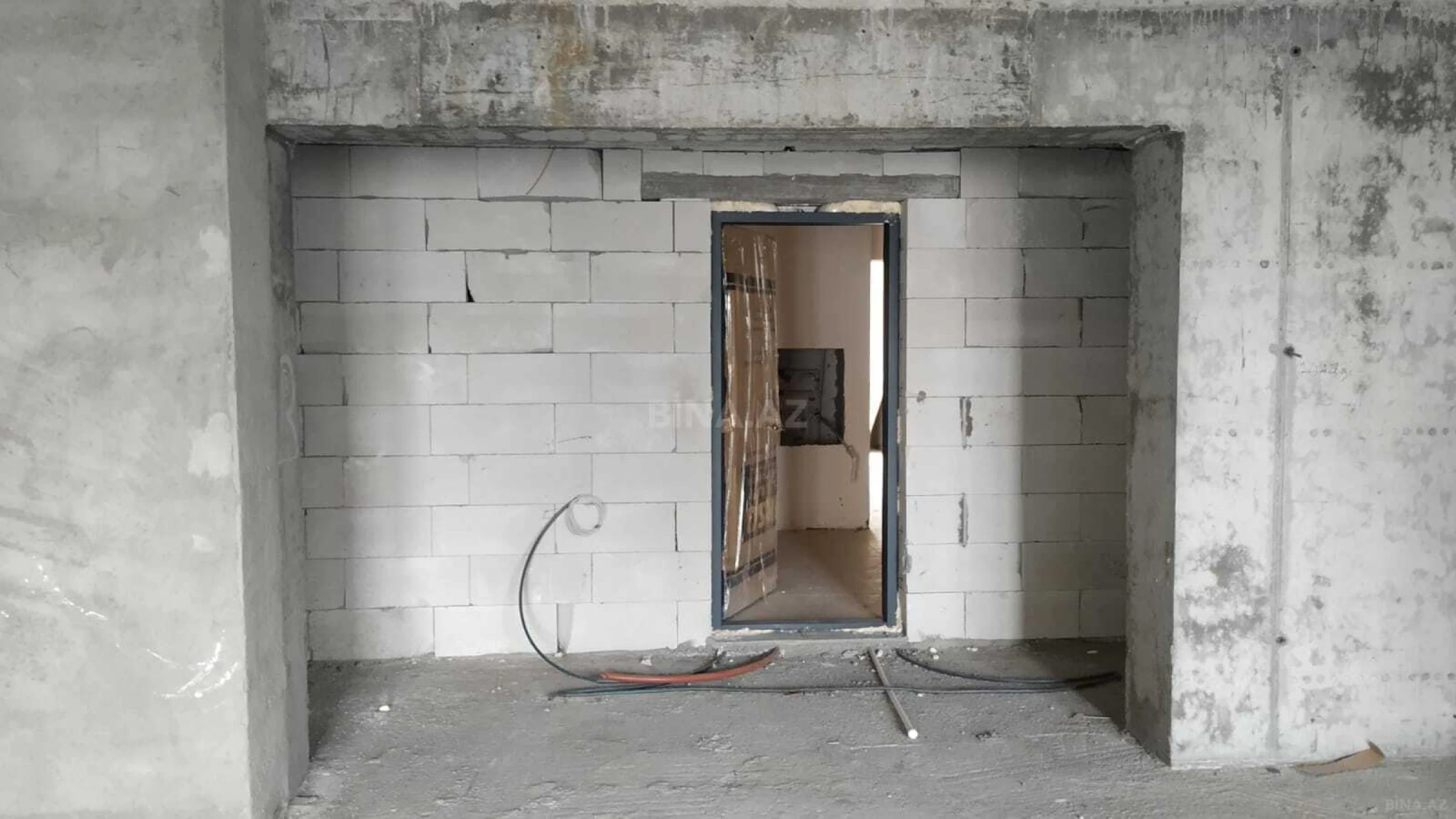 Satılır 2 otaqlı mənzil 69 m²