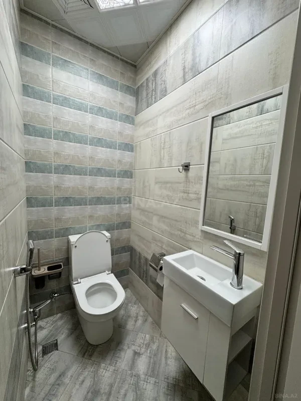 Satılır 2 otaqlı mənzil 135 m²