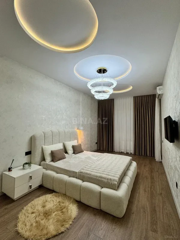 Satılır 2 otaqlı mənzil 135 m²