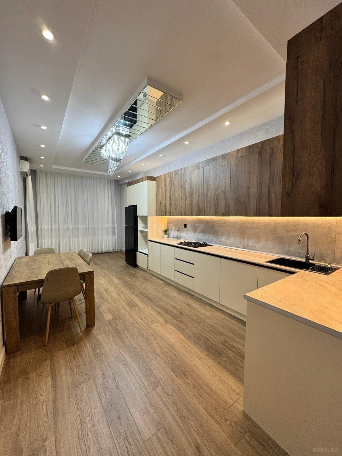 Satılır 2 otaqlı mənzil 135 m²
