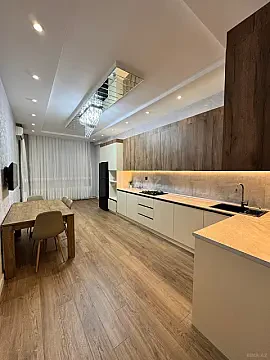 Satılır 2 otaqlı mənzil 135 m²