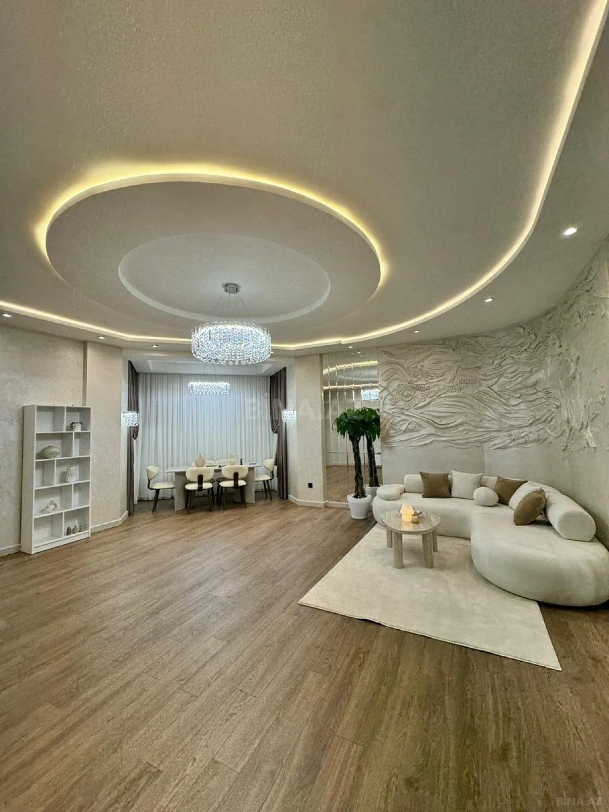 Satılır 2 otaqlı mənzil 135 m²