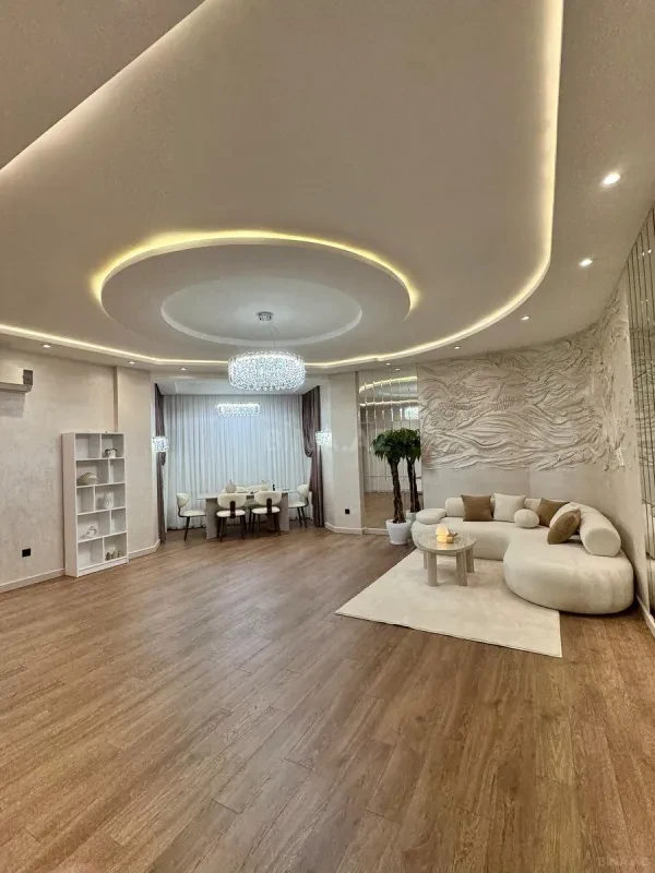 Satılır 2 otaqlı mənzil 135 m²