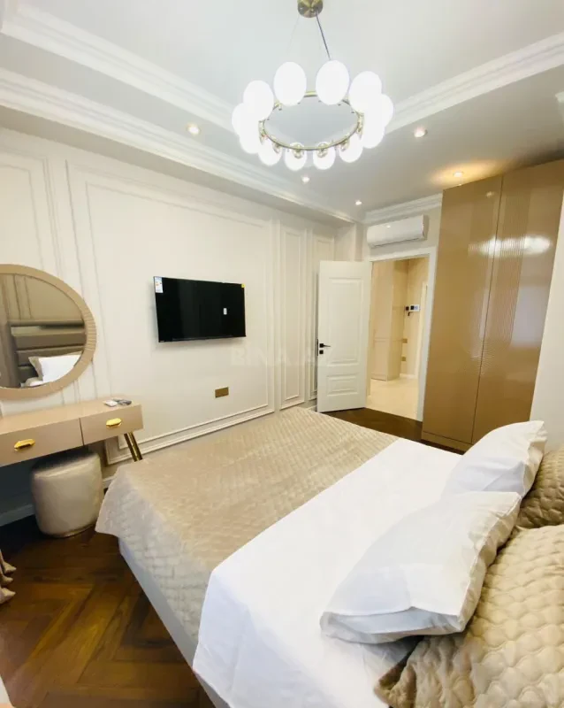 Kirayə verilir 2 otaqlı mənzil 75 m²