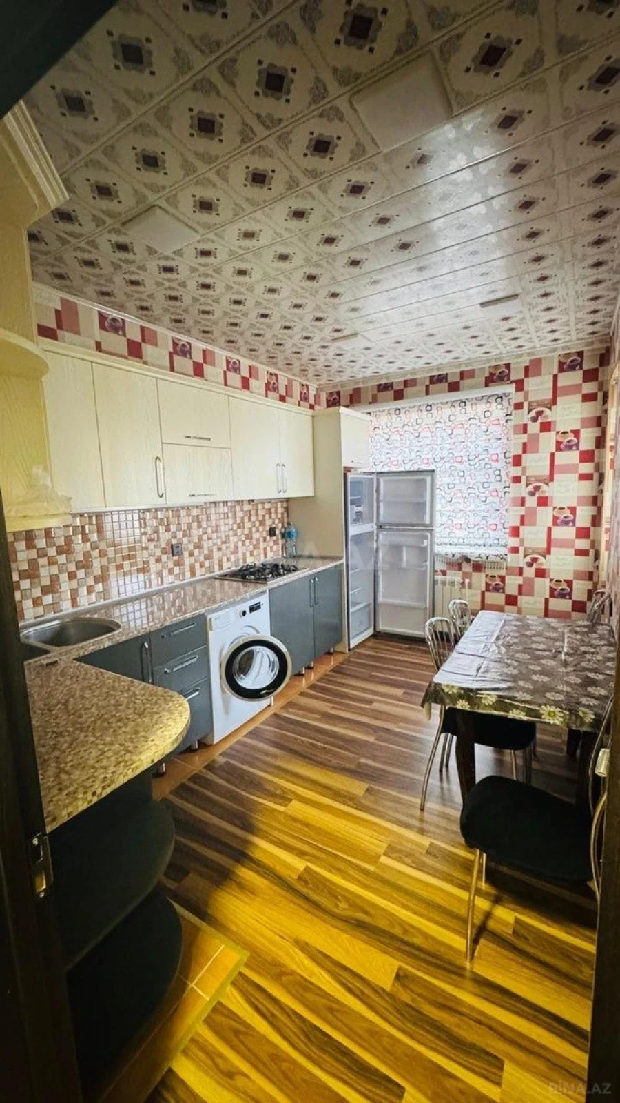 Kirayə verilir 2 otaqlı mənzil 75 m²