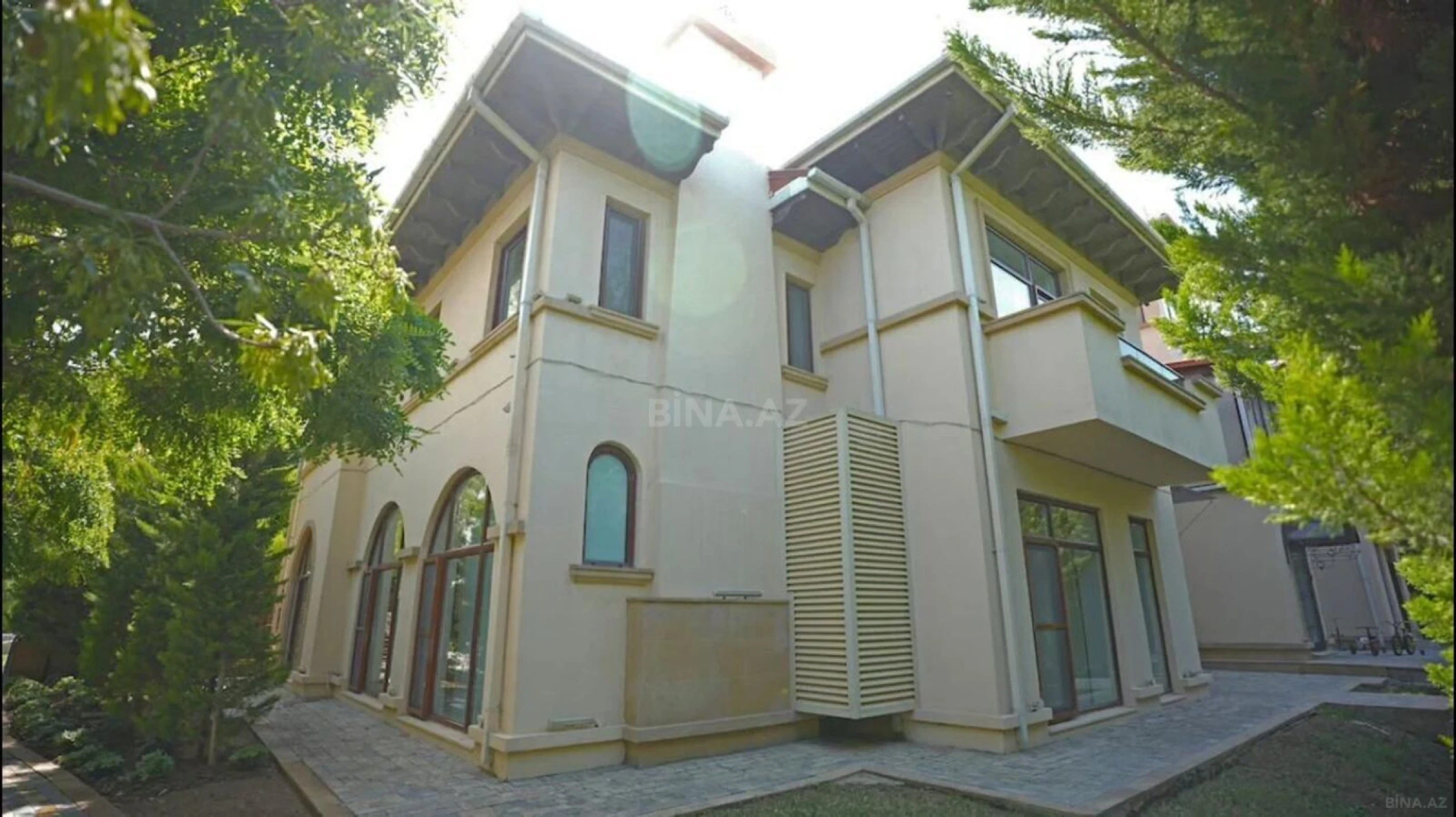 Kirayə verilir 6 otaqlı həyət evi 440 m²