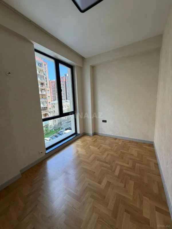 Satılır 4 otaqlı mənzil 117 m²