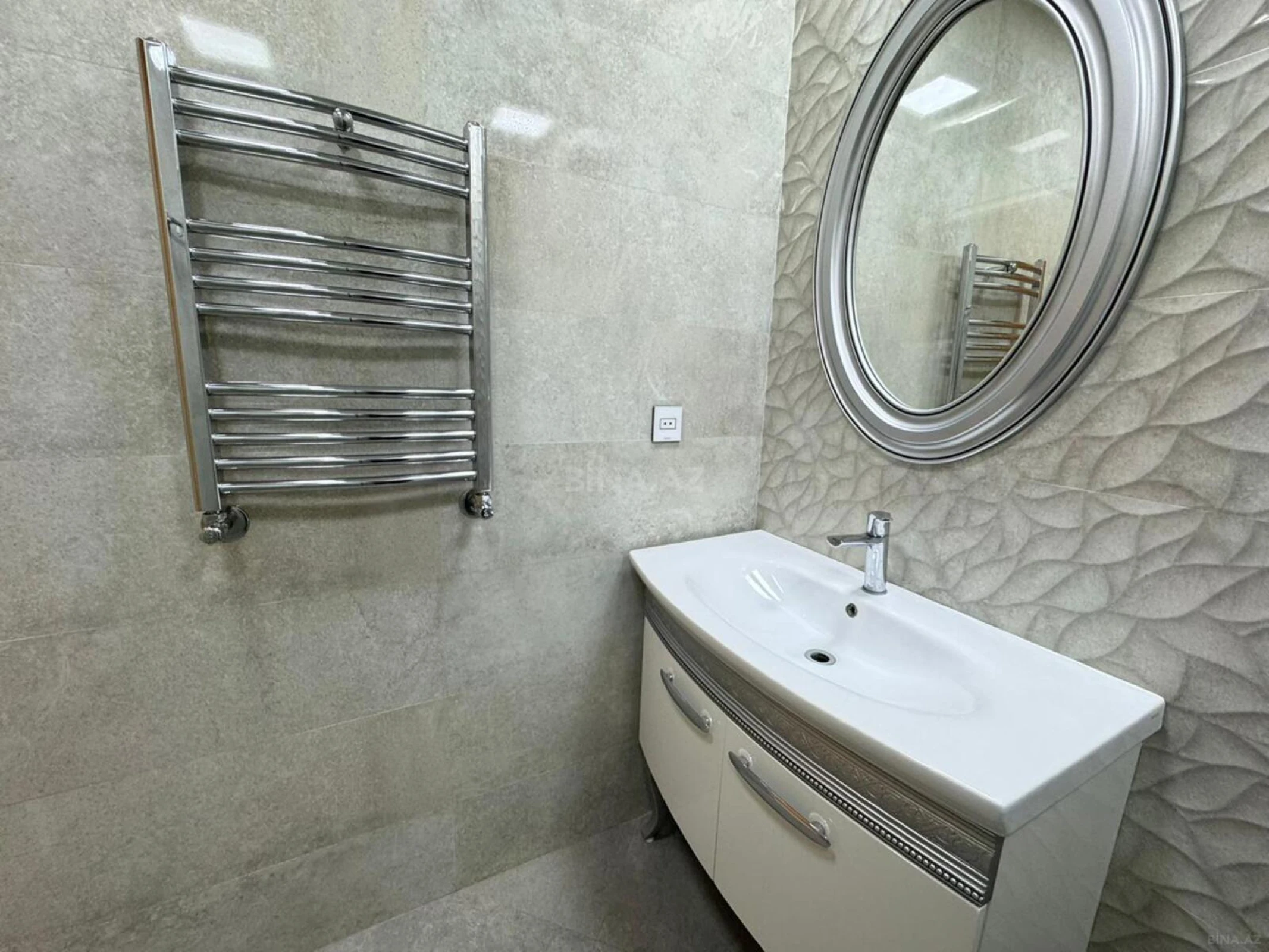 Kirayə verilir 2 otaqlı mənzil 105 m²