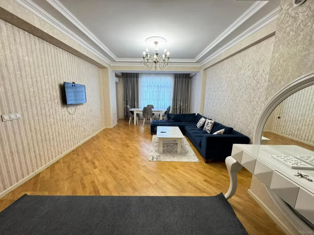 Kirayə verilir 2 otaqlı mənzil 105 m²