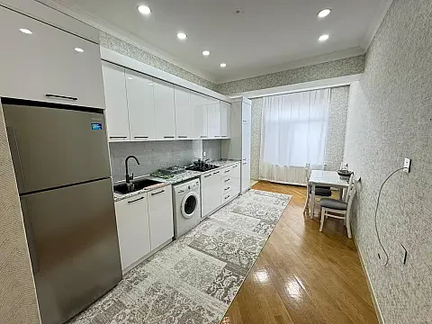 Kirayə verilir 2 otaqlı mənzil 105 m²