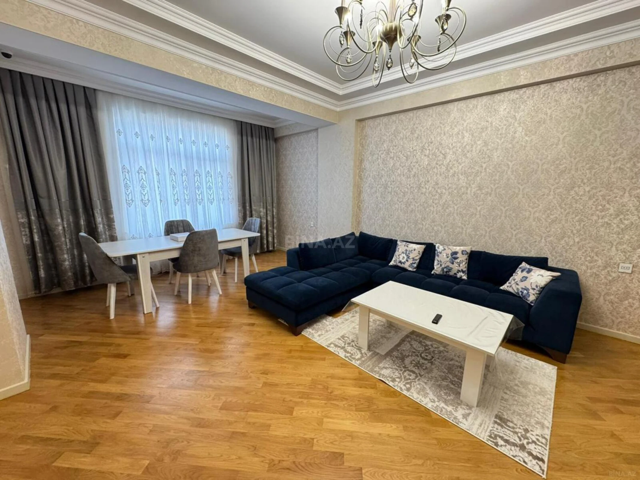 Kirayə verilir 2 otaqlı mənzil 105 m²