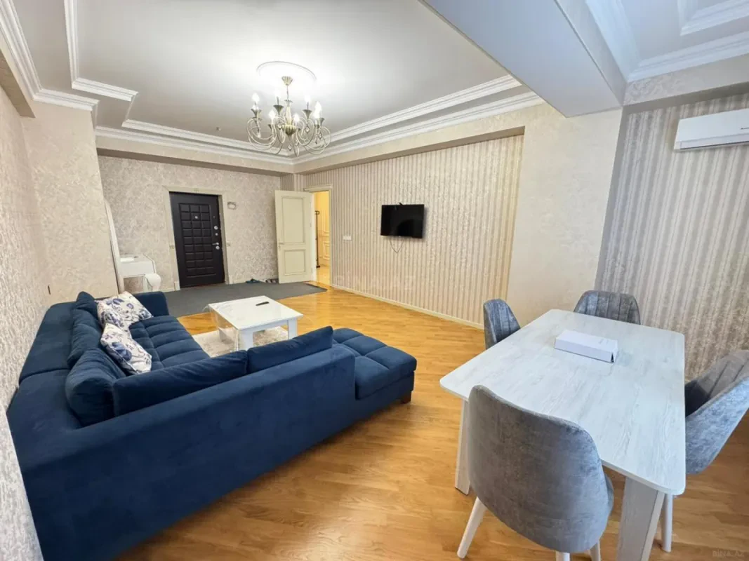 Kirayə verilir 2 otaqlı mənzil 105 m²