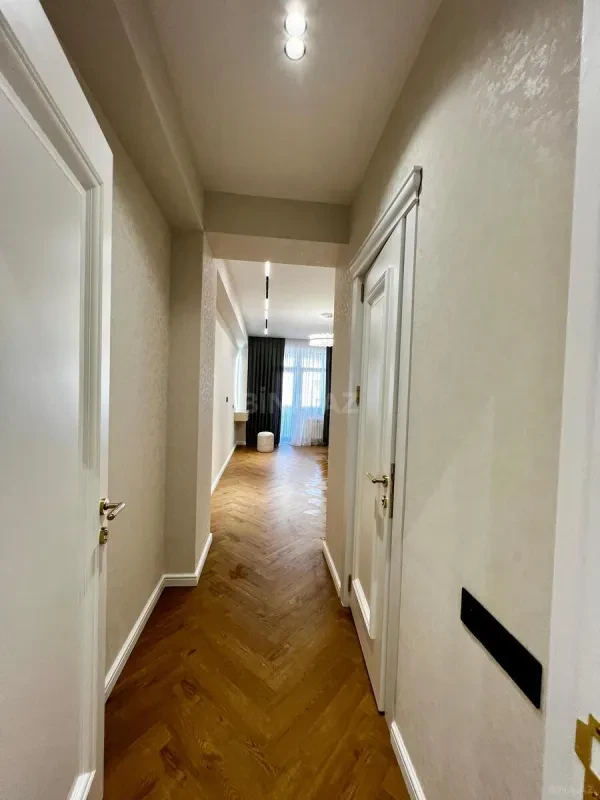 Satılır 3 otaqlı mənzil 146 m²