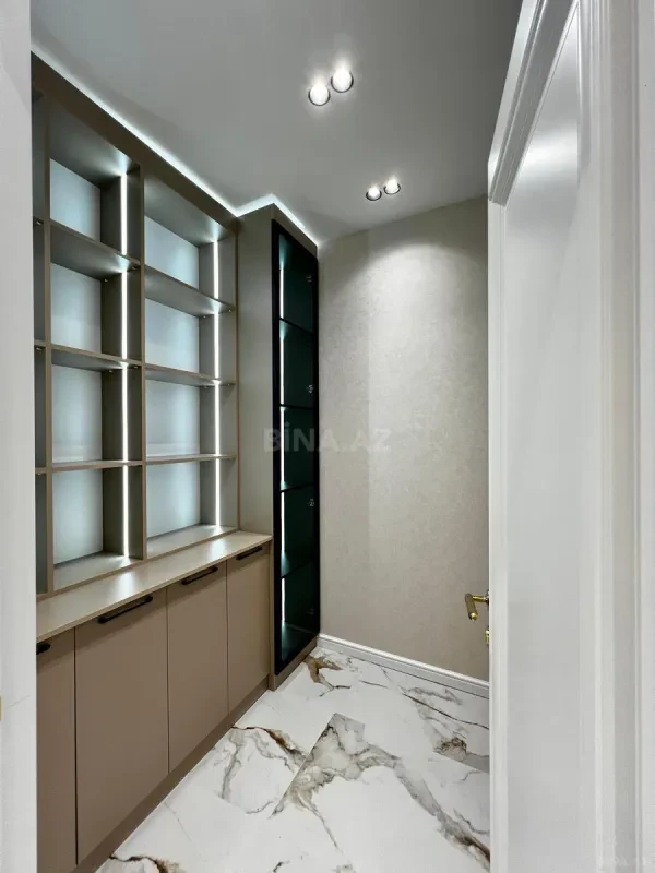 Satılır 3 otaqlı mənzil 146 m²