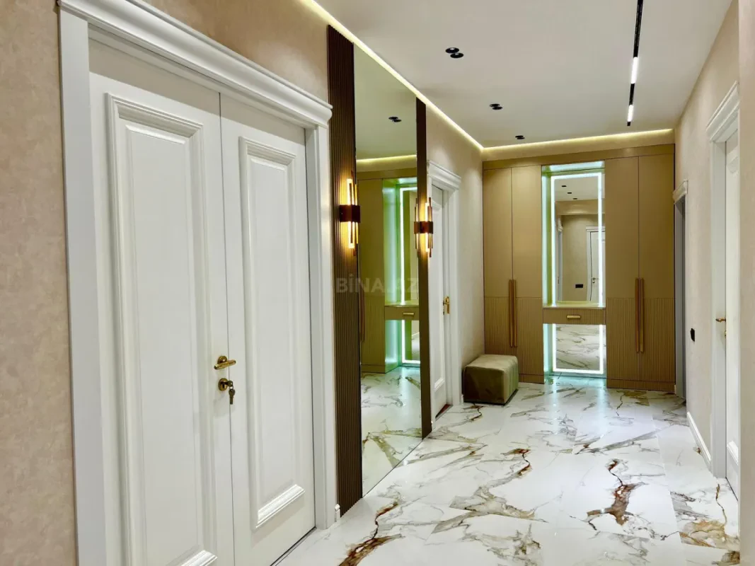 Satılır 3 otaqlı mənzil 146 m²