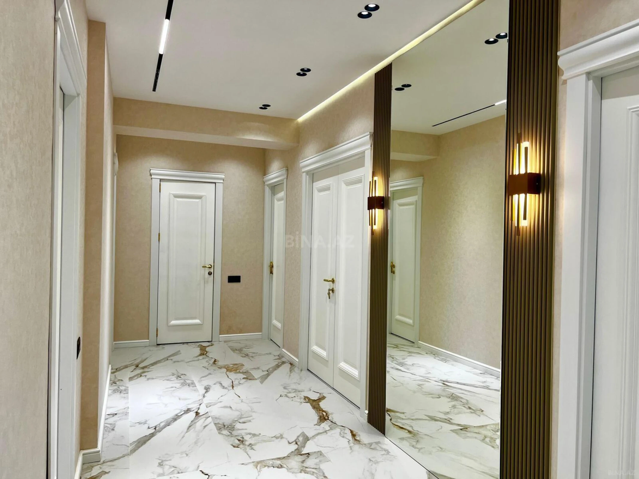 Satılır 3 otaqlı mənzil 146 m²