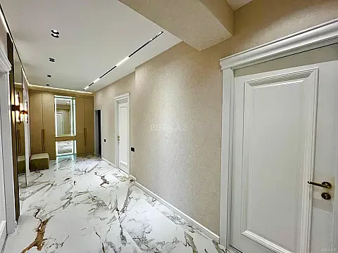 Satılır 3 otaqlı mənzil 146 m²