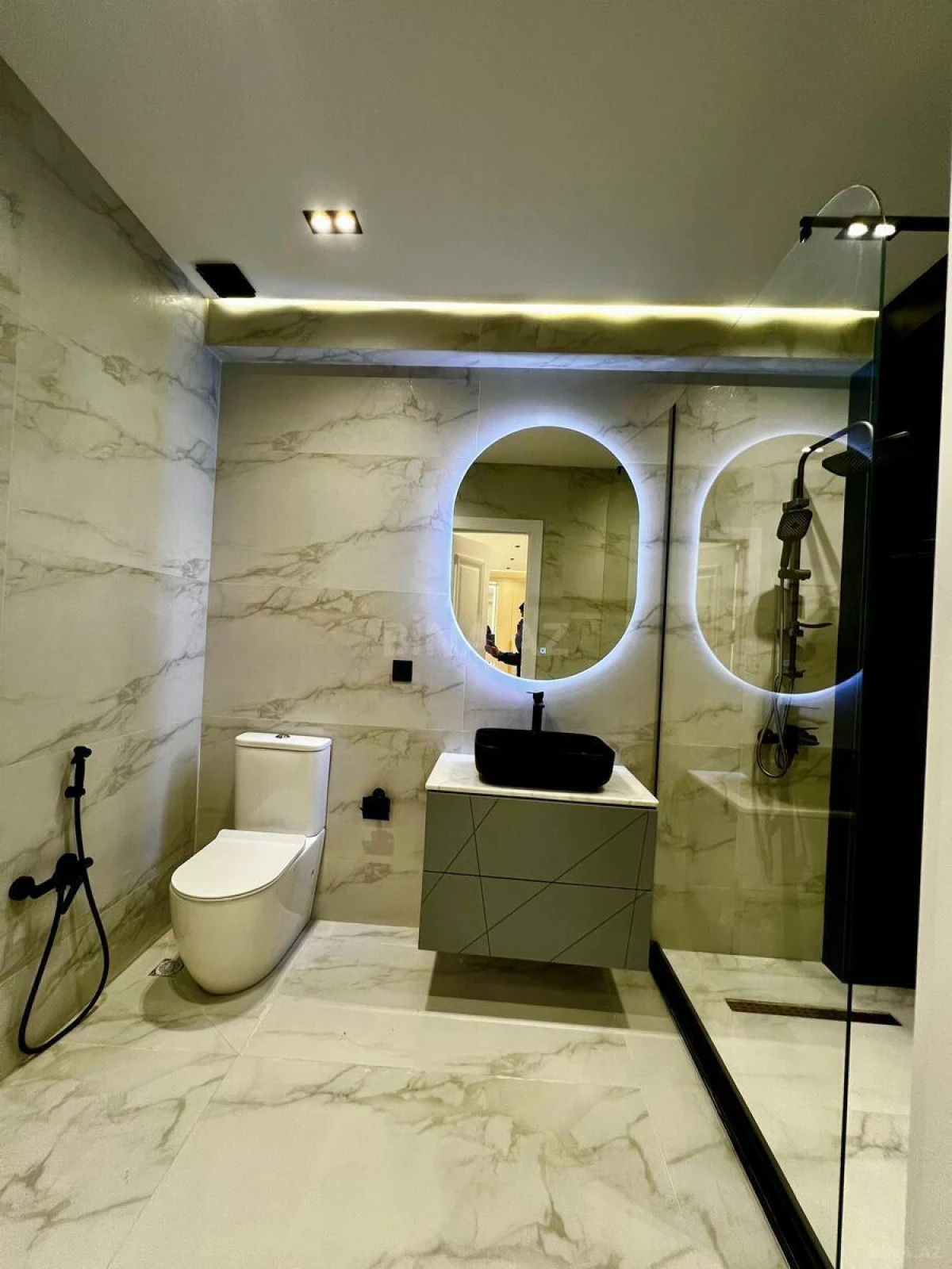 Satılır 3 otaqlı mənzil 146 m²