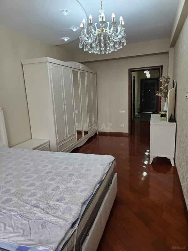 Satılır 3 otaqlı mənzil 150 m²