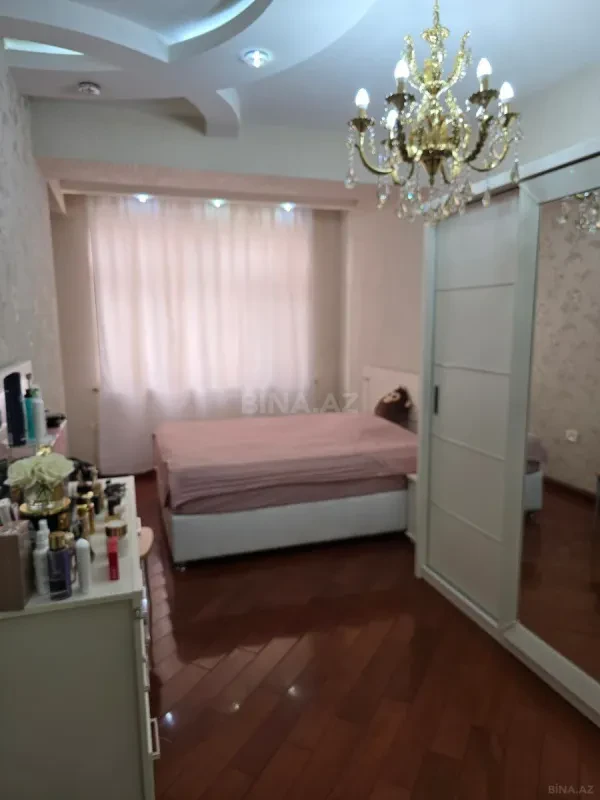 Satılır 3 otaqlı mənzil 150 m²