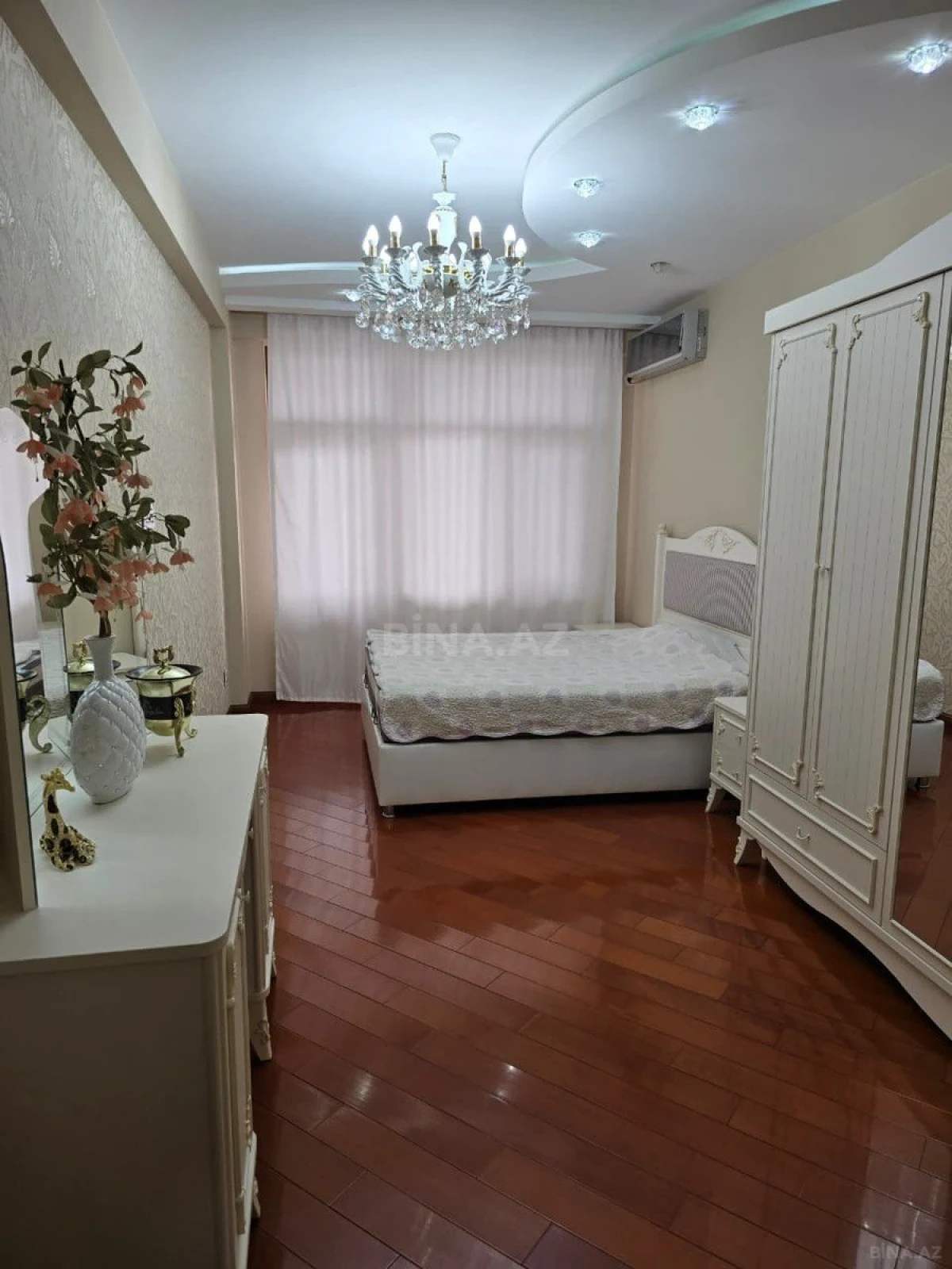 Satılır 3 otaqlı mənzil 150 m²