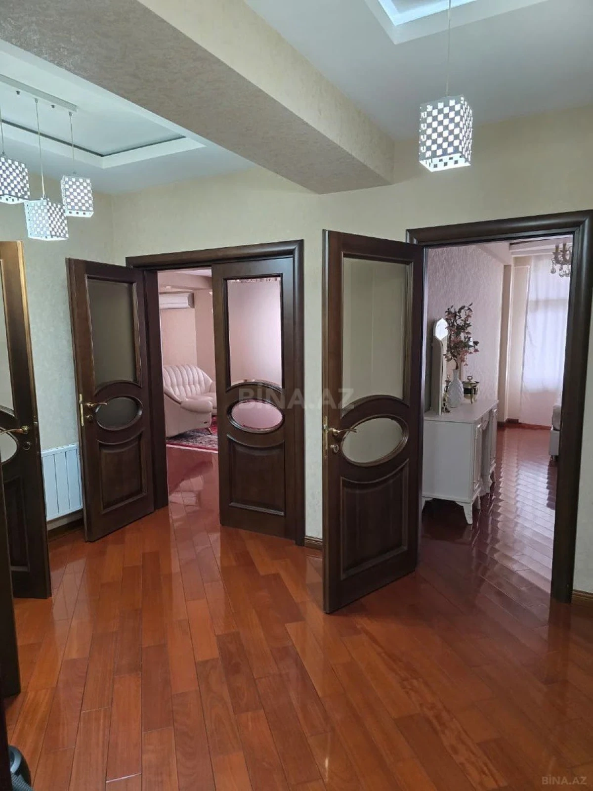 Satılır 3 otaqlı mənzil 150 m²