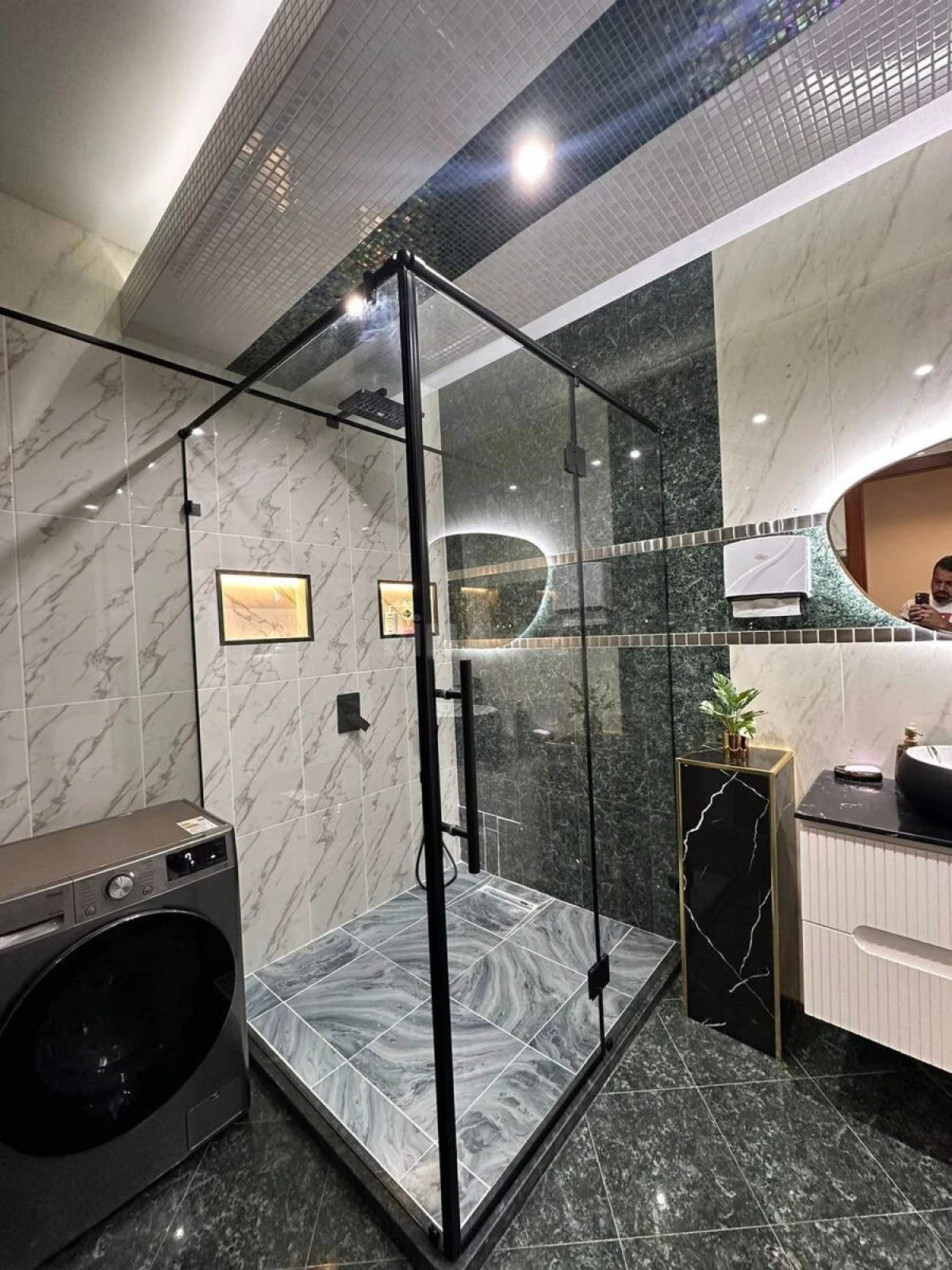 Satılır 4 otaqlı mənzil 200 m²