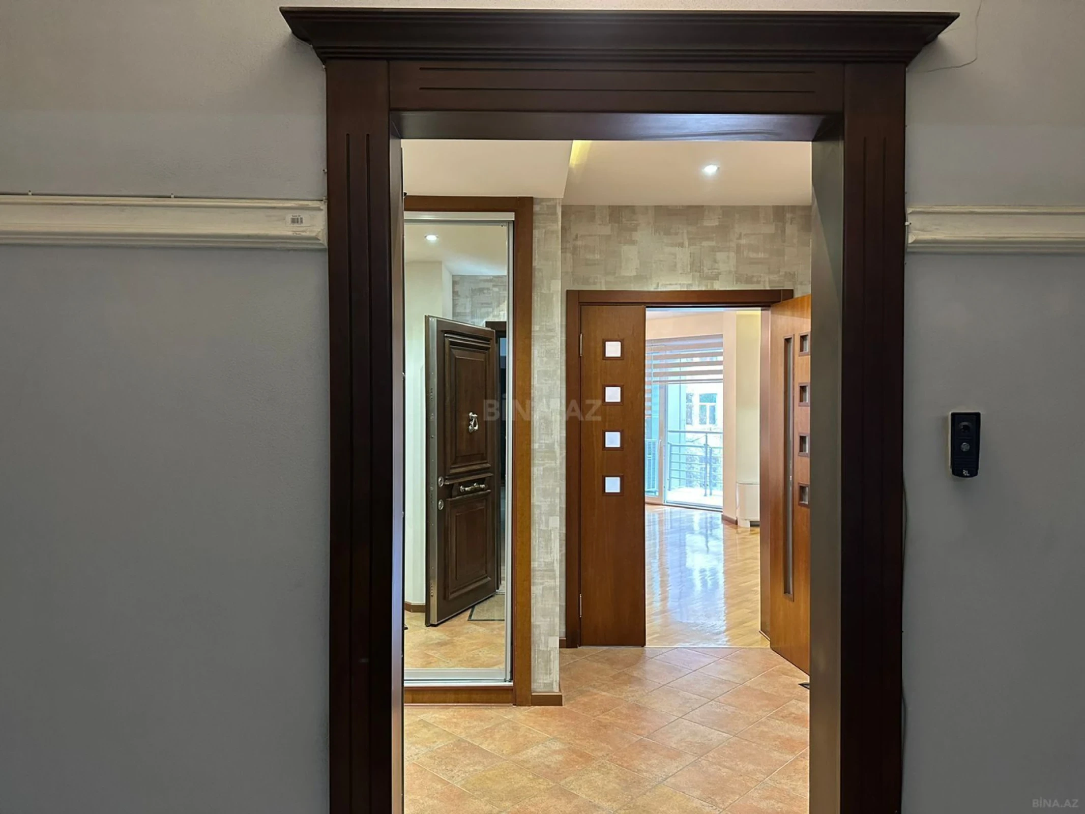 Satılır 4 otaqlı mənzil 200 m²