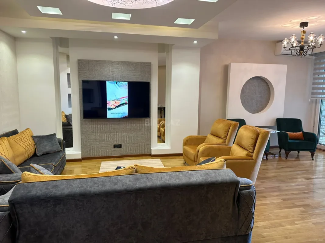 Satılır 4 otaqlı mənzil 200 m²