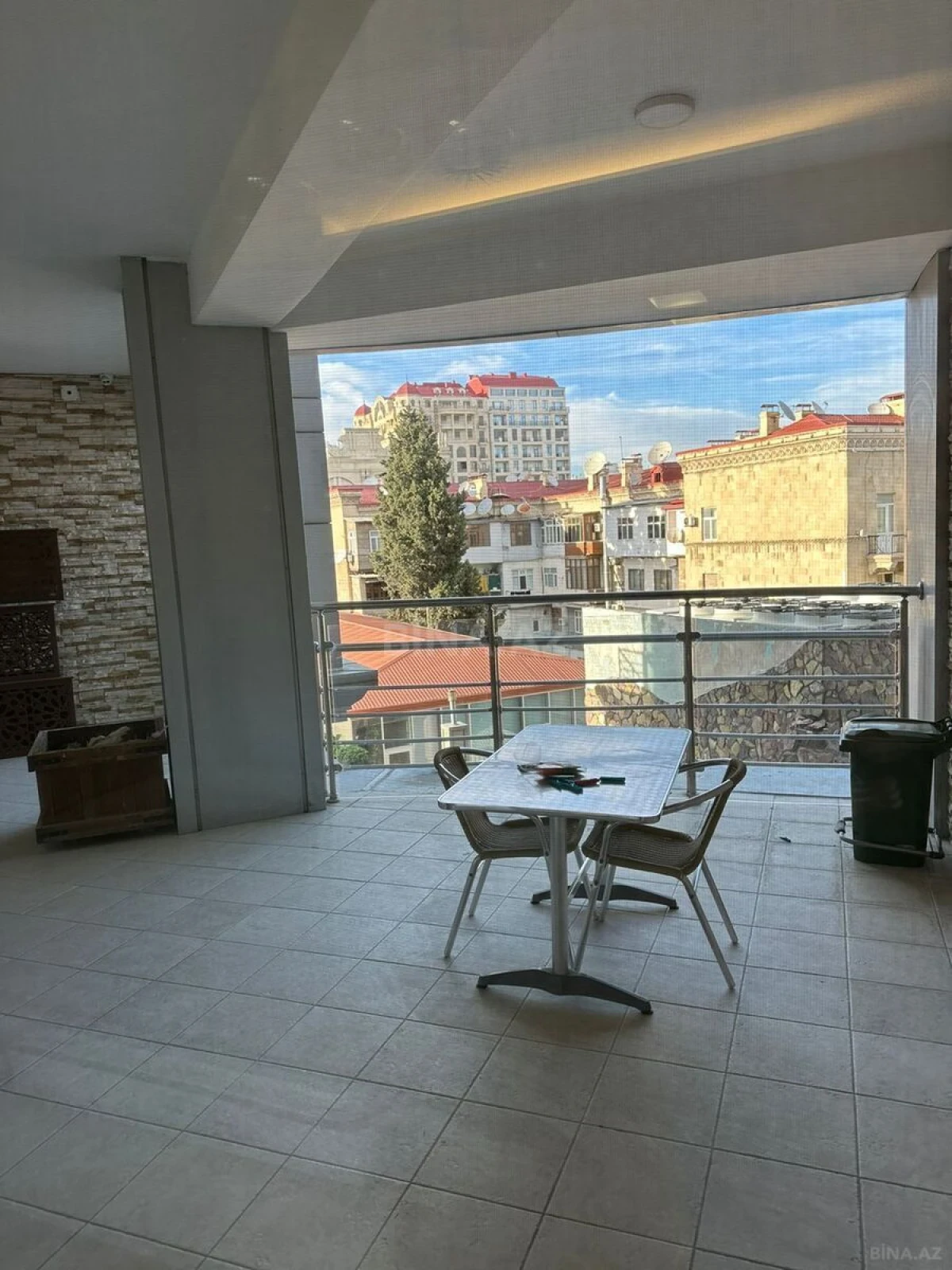 Satılır 4 otaqlı mənzil 200 m²