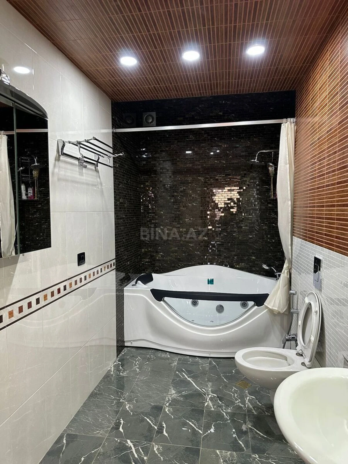 Satılır 4 otaqlı mənzil 200 m²