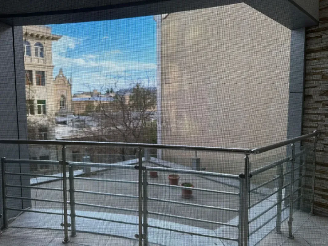 Satılır 4 otaqlı mənzil 200 m²