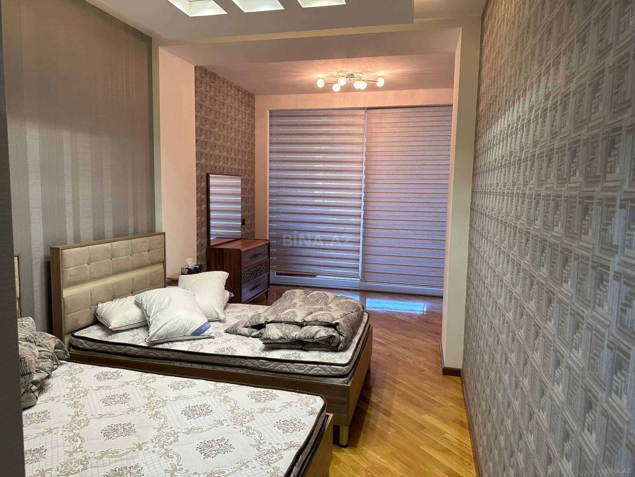 Satılır 4 otaqlı mənzil 200 m²