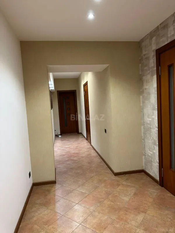Satılır 4 otaqlı mənzil 200 m²