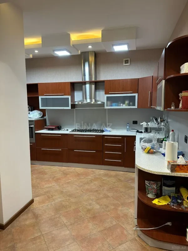 Satılır 4 otaqlı mənzil 200 m²